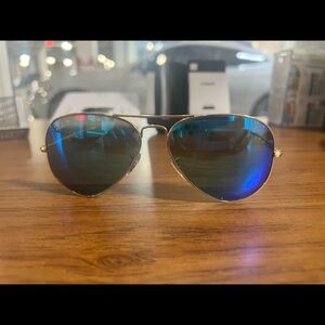 Stylish Aviator Sunglasses with Blue Lenses. Ray Bans brand